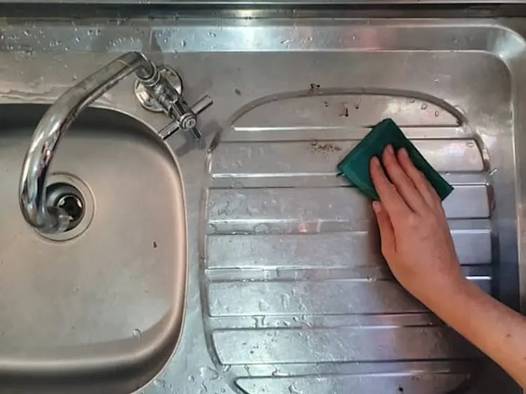 Cómo limpiar el acero inoxidable de la cocina